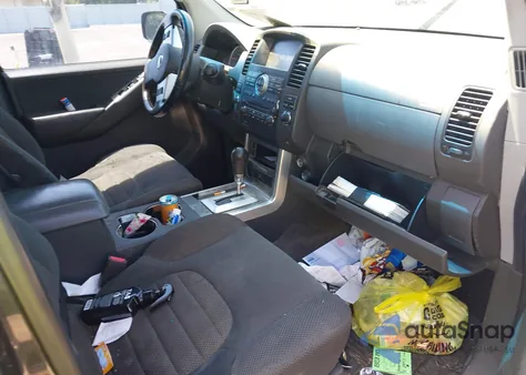 2011 Nissan Pathfinder Sv z USA, uszkodzony, nr VIN 5N1AR1NN1BC626285